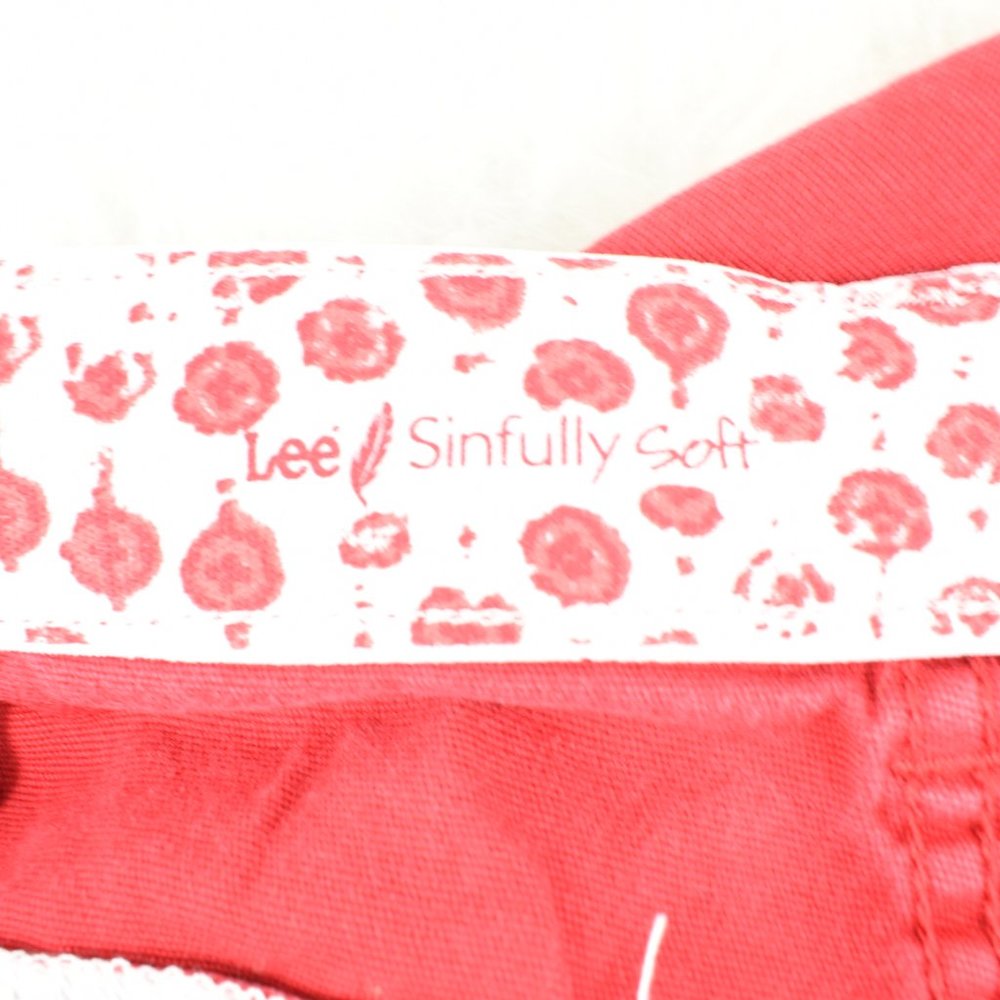 Lee Sinfully Soft Red Capris Size 12 - image 6